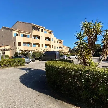 4 Couchages Climatise,piscine Privee,proche Centre Et Plages La Londe-les-Maures